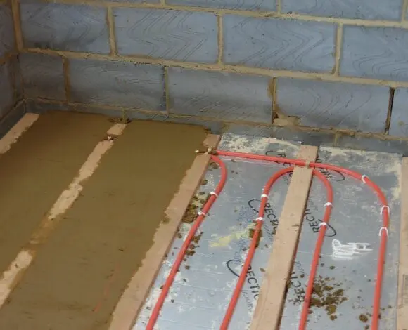 timber straps with underfloor heating pipes between. Being covered by a dry screed mix