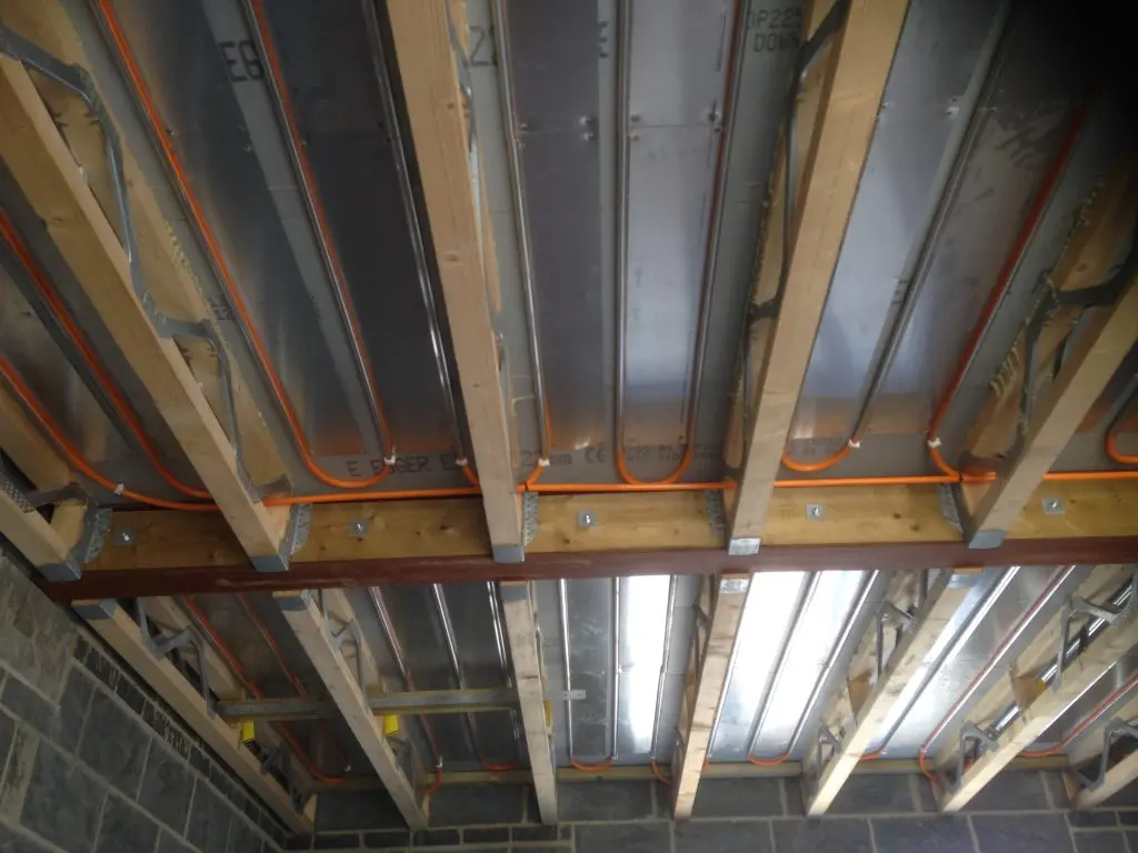 Fit from below spreader plates underfloor heating system