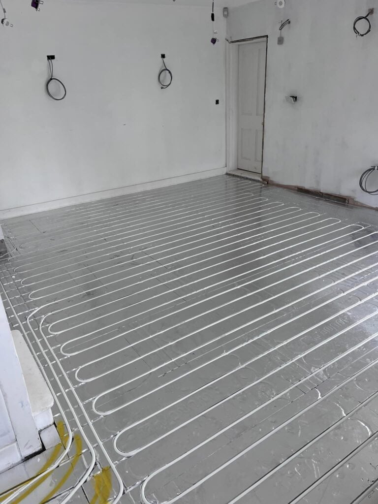 eps overlay panels placed in a room for underfloor heating system
